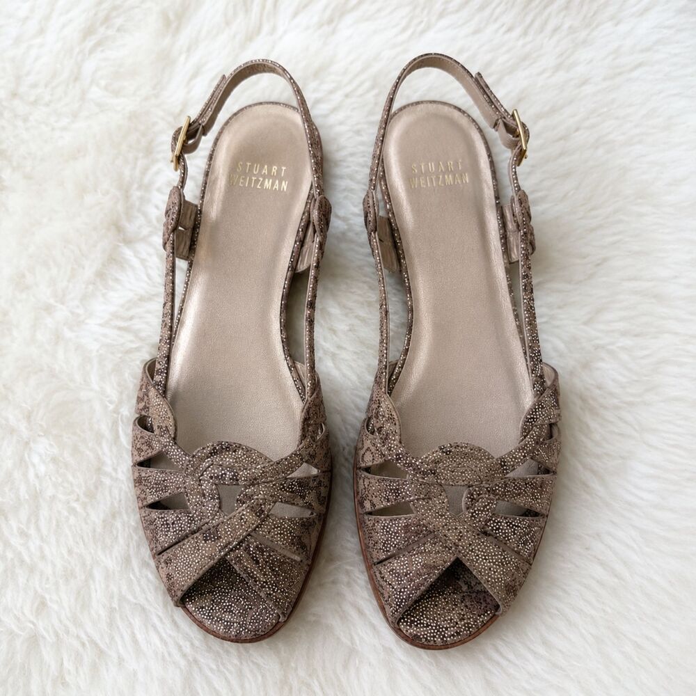 Stuart Weitzman Gold Metallic Suede Flat Sandals Minimalist Quiet Luxury Size 6